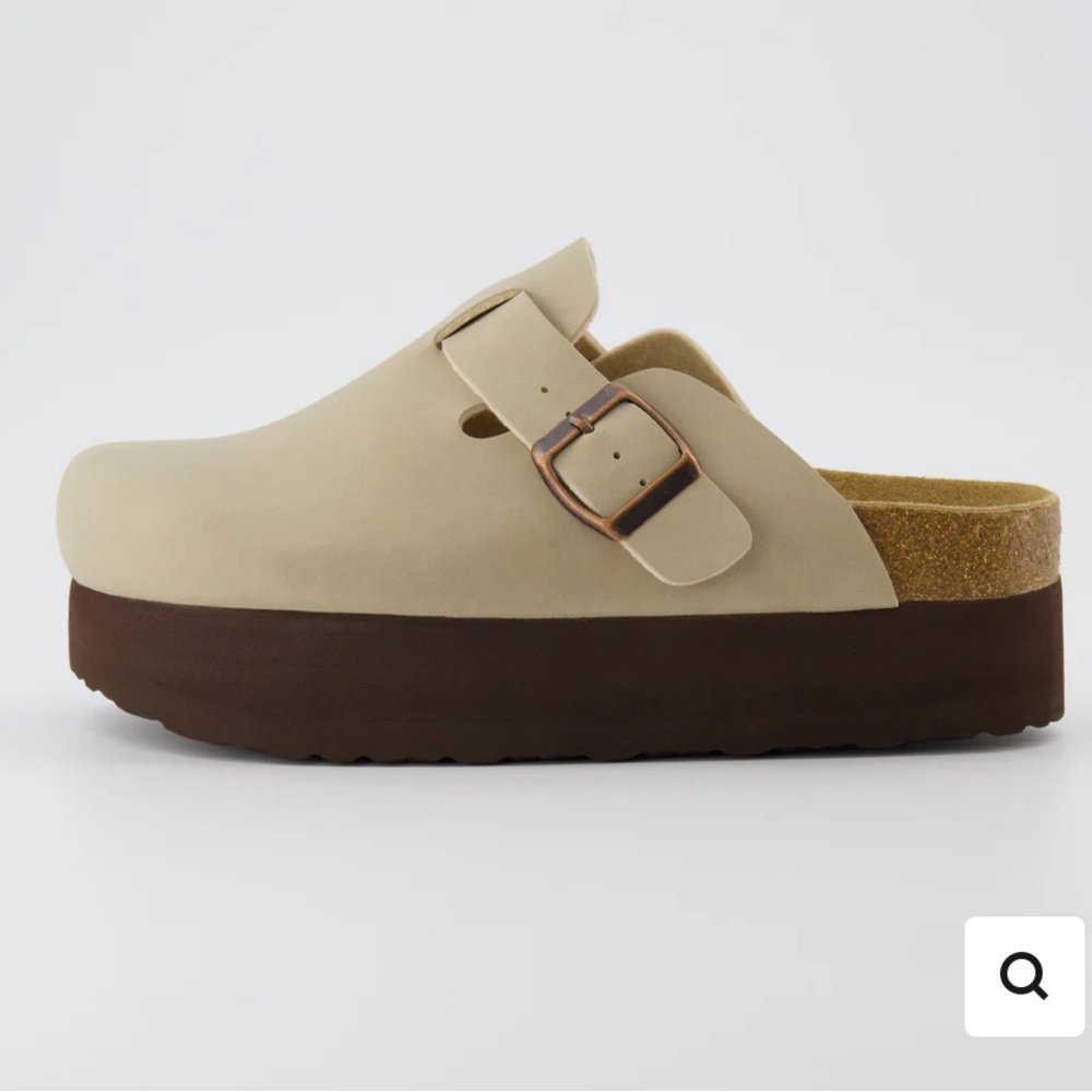 Cushionaire Platform Clogs
